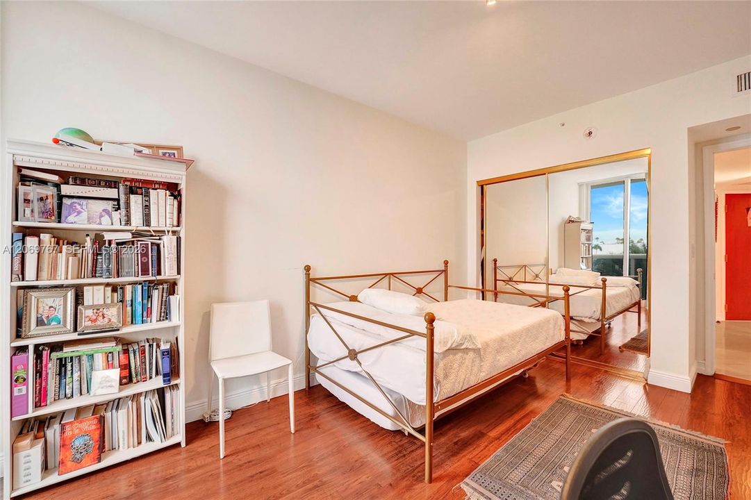 For Sale: $1,100,000 (2 beds, 2 baths, 1500 Square Feet)