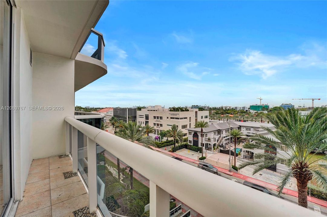 For Sale: $1,100,000 (2 beds, 2 baths, 1500 Square Feet)