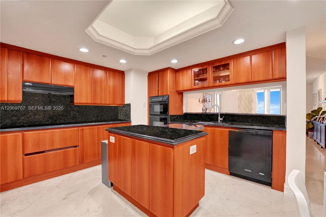 For Sale: $1,100,000 (2 beds, 2 baths, 1500 Square Feet)