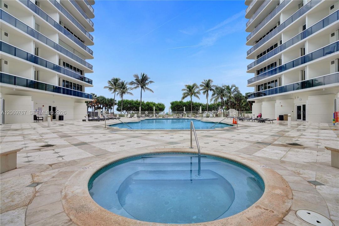 For Sale: $1,100,000 (2 beds, 2 baths, 1500 Square Feet)