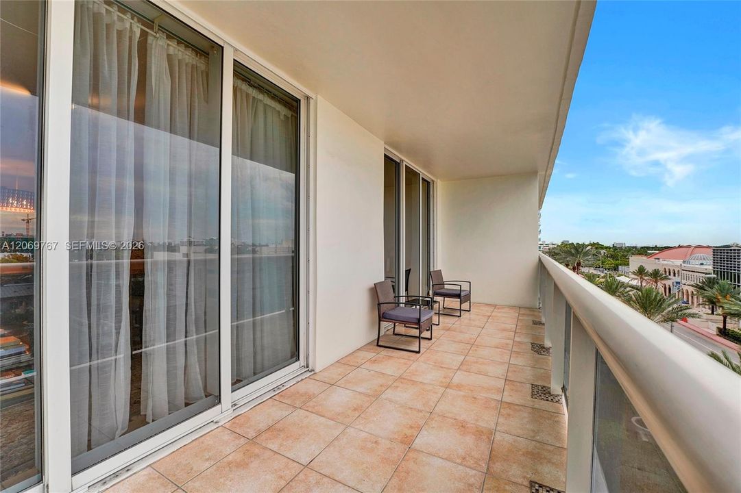 For Sale: $1,100,000 (2 beds, 2 baths, 1500 Square Feet)