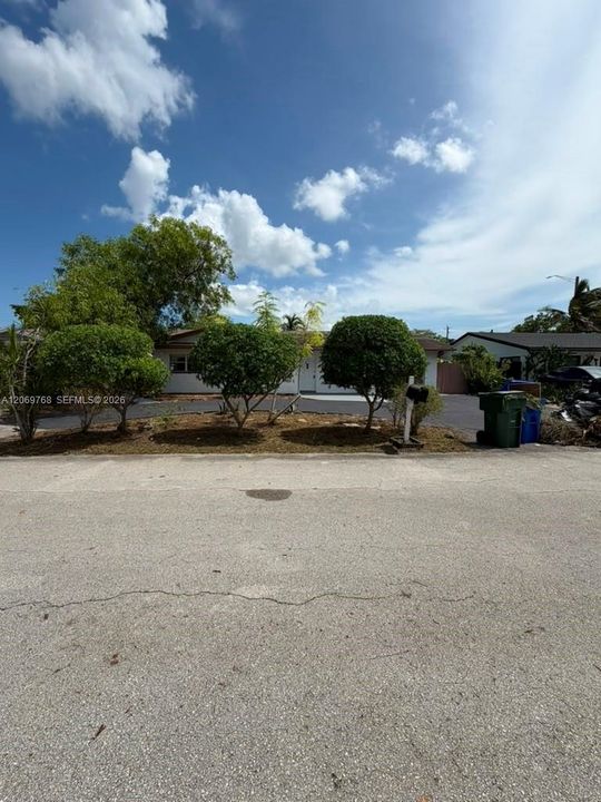 For Sale: $650,000 (4 beds, 2 baths, 2202 Square Feet)