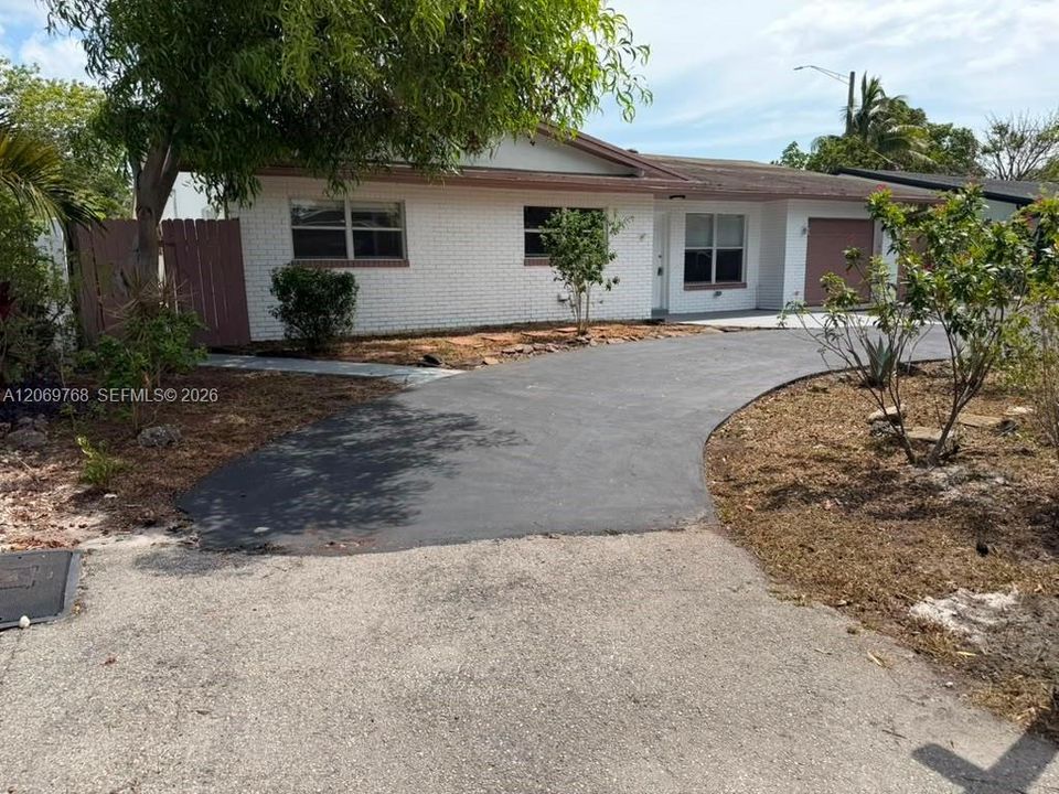 For Sale: $650,000 (4 beds, 2 baths, 2202 Square Feet)