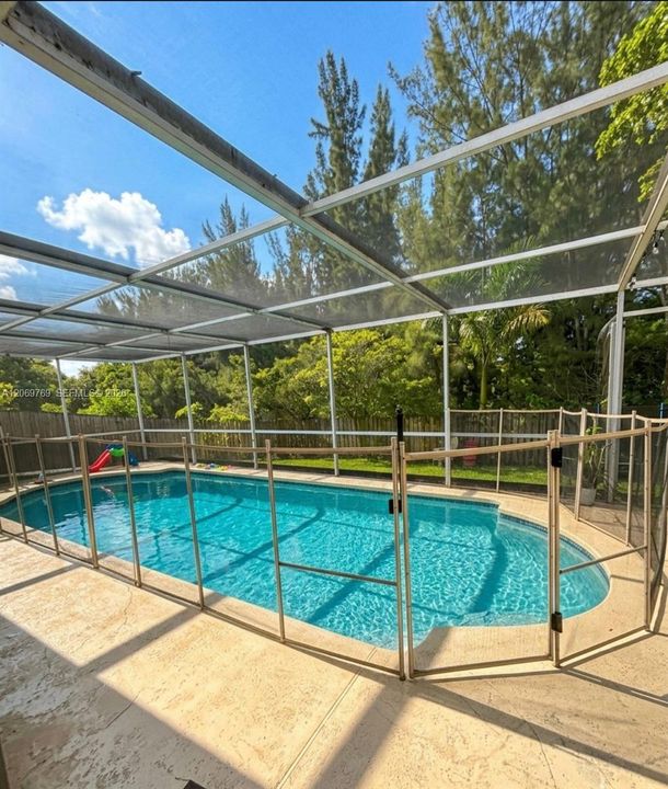 For Rent: $4,000 (4 beds, 2 baths, 1650 Square Feet)