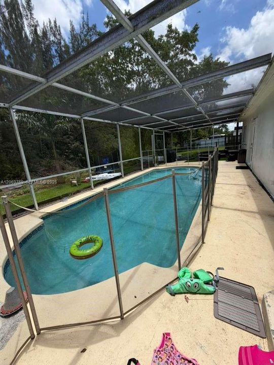 For Rent: $4,000 (4 beds, 2 baths, 1650 Square Feet)