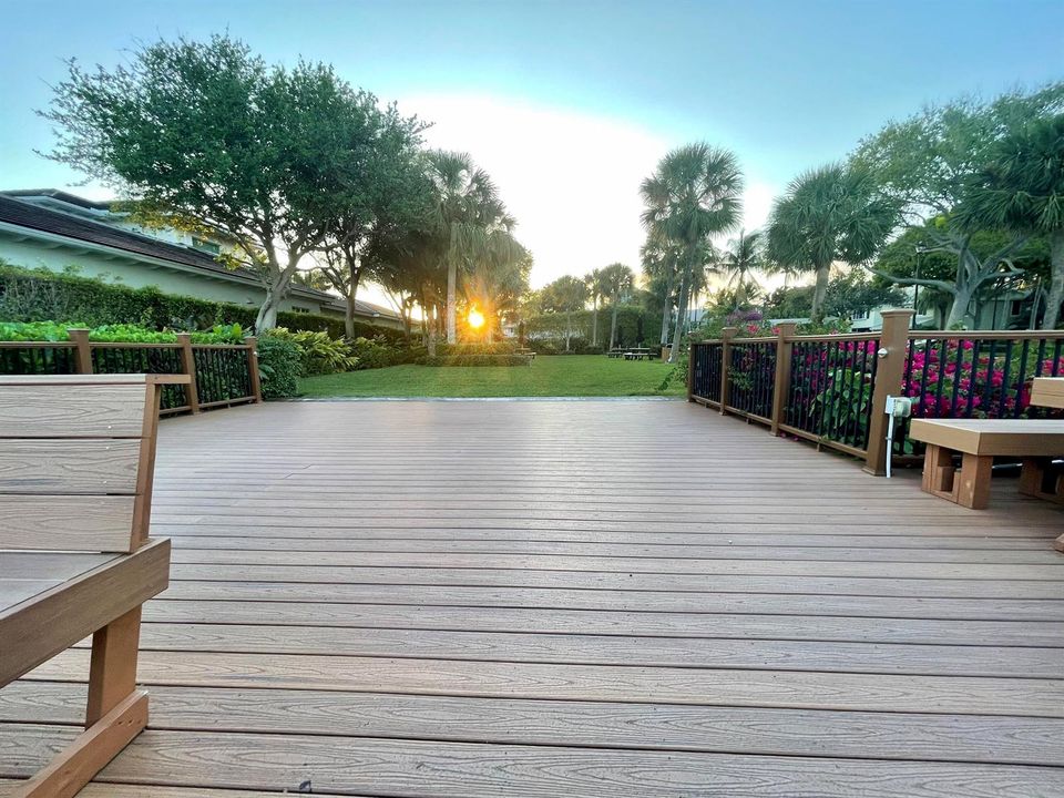 Community Deck and picnic area