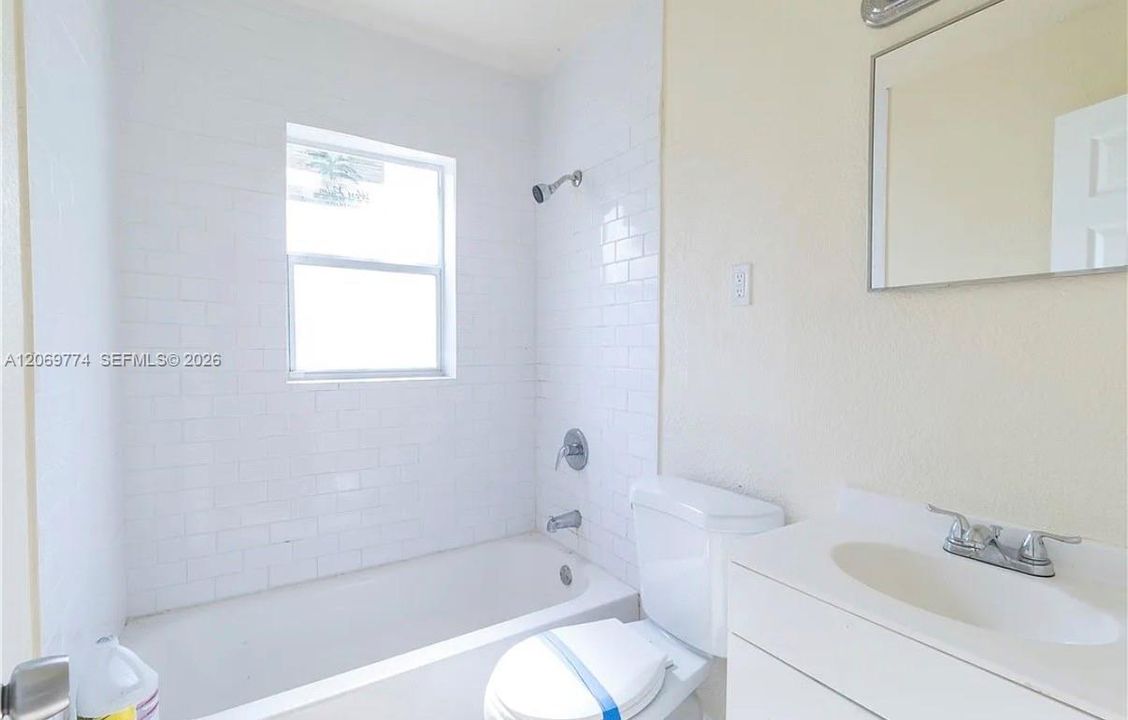 For Rent: $1,650 (2 beds, 1 baths, 1392 Square Feet)