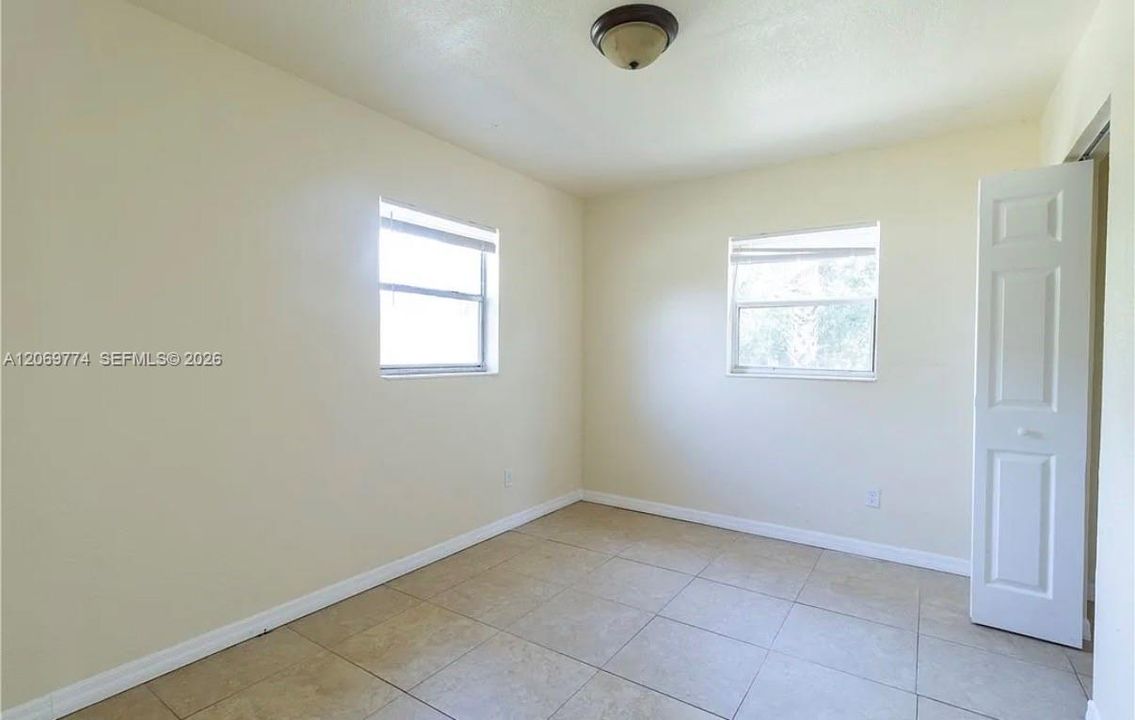 For Rent: $1,650 (2 beds, 1 baths, 1392 Square Feet)
