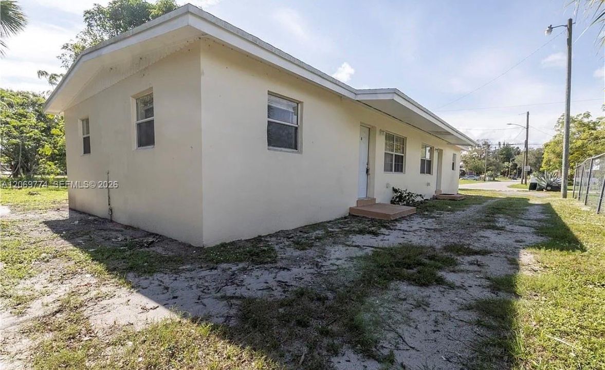 For Rent: $1,650 (2 beds, 1 baths, 1392 Square Feet)