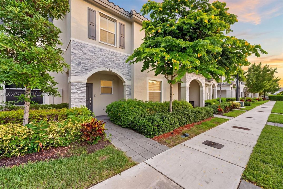 For Sale: $334,900 (3 beds, 2 baths, 1483 Square Feet)