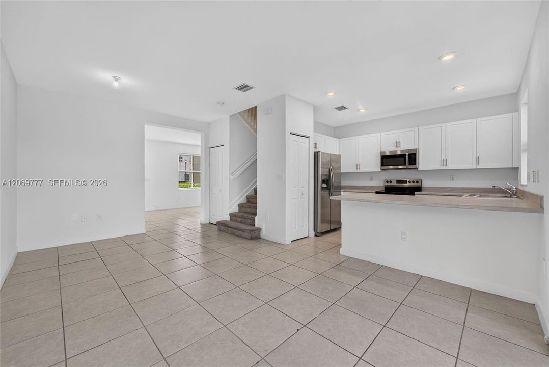 For Sale: $334,900 (3 beds, 2 baths, 1483 Square Feet)