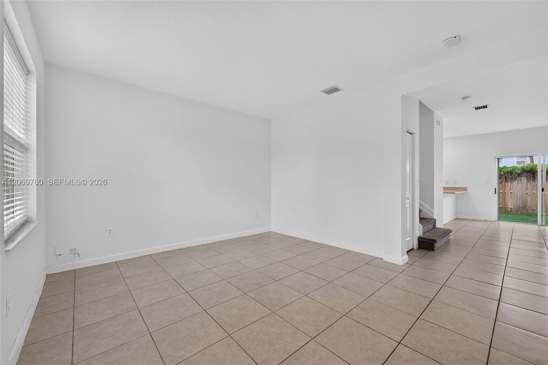 For Rent: $2,500 (3 beds, 2 baths, 1483 Square Feet)