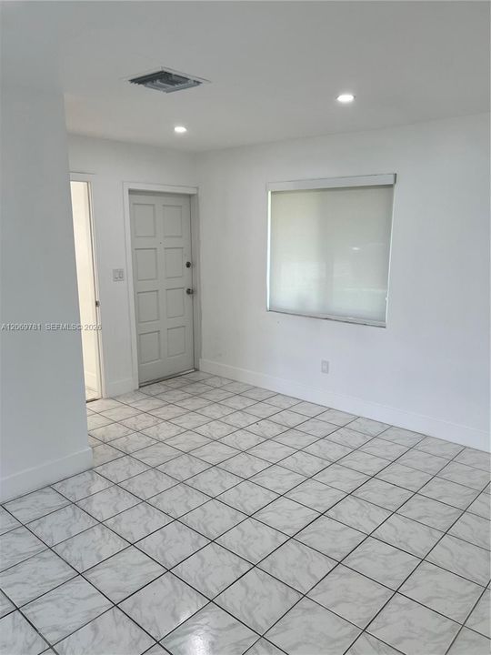 For Rent: $3,800 (4 beds, 2 baths, 1760 Square Feet)