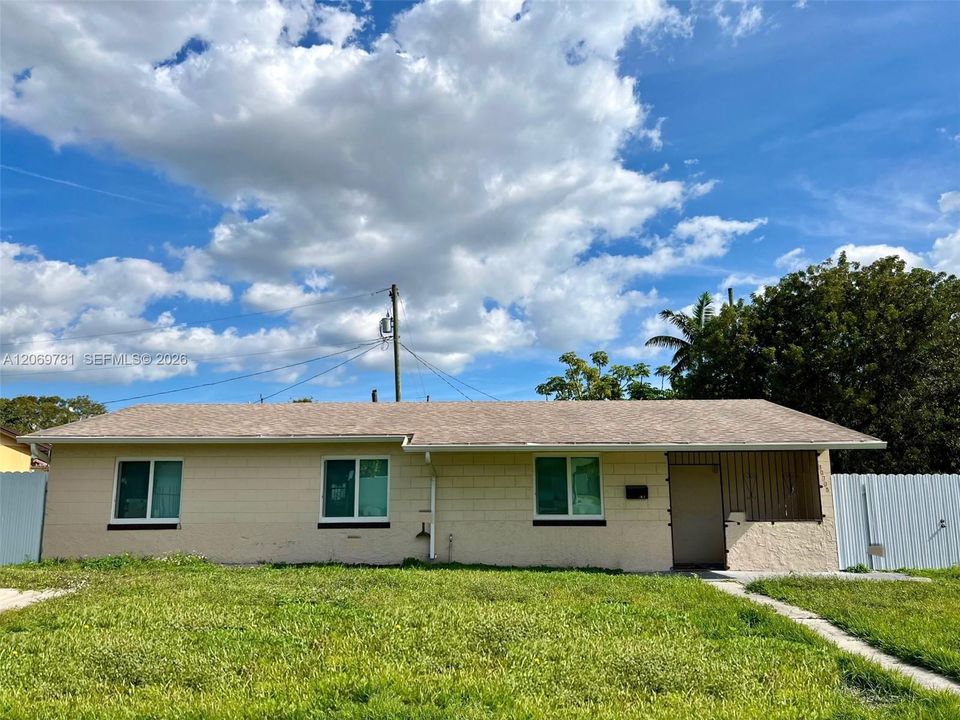 For Rent: $3,800 (4 beds, 2 baths, 1760 Square Feet)