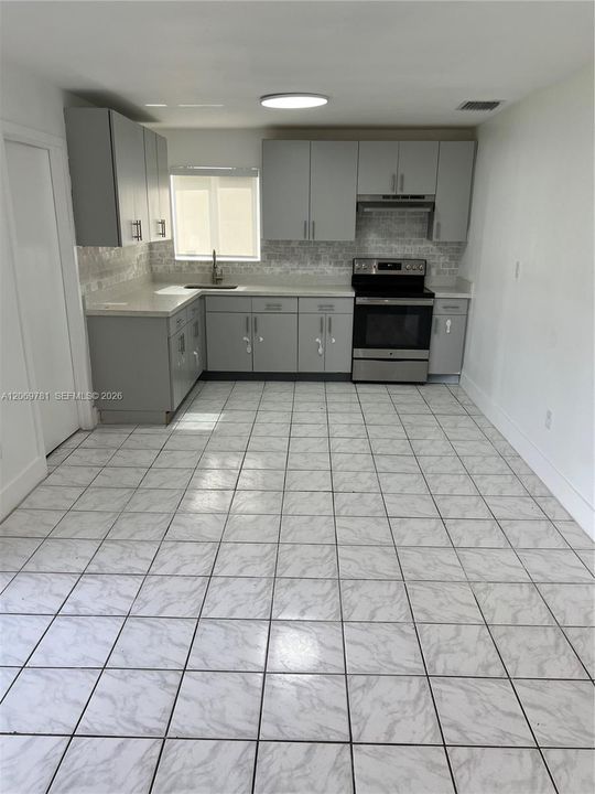 For Rent: $3,800 (4 beds, 2 baths, 1760 Square Feet)