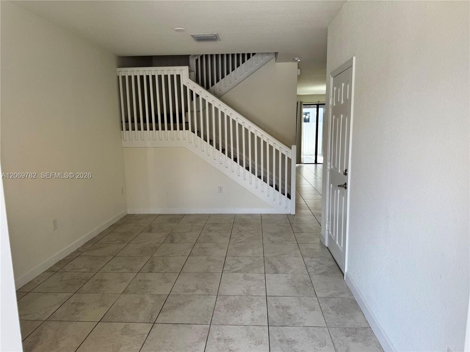 For Rent: $2,900 (3 beds, 3 baths, 1870 Square Feet)