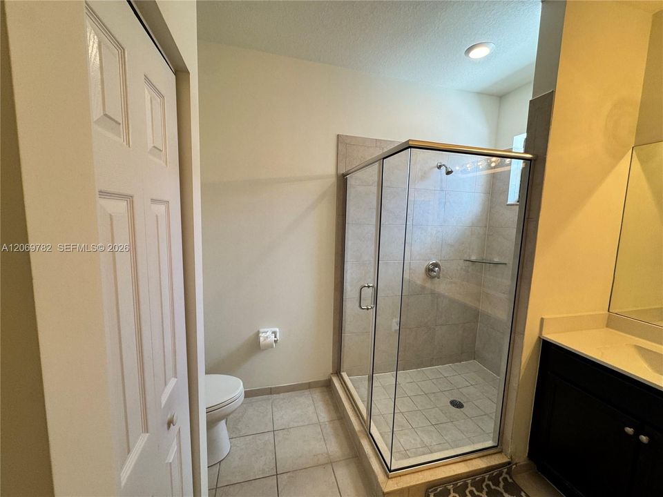 For Rent: $2,900 (3 beds, 3 baths, 1870 Square Feet)