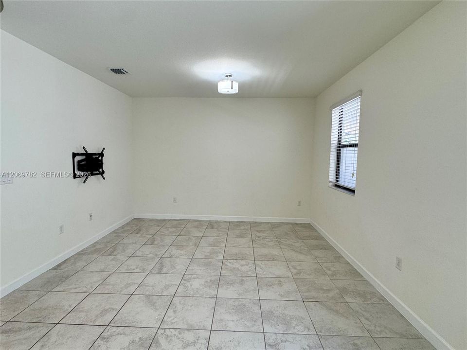 For Rent: $2,900 (3 beds, 3 baths, 1870 Square Feet)