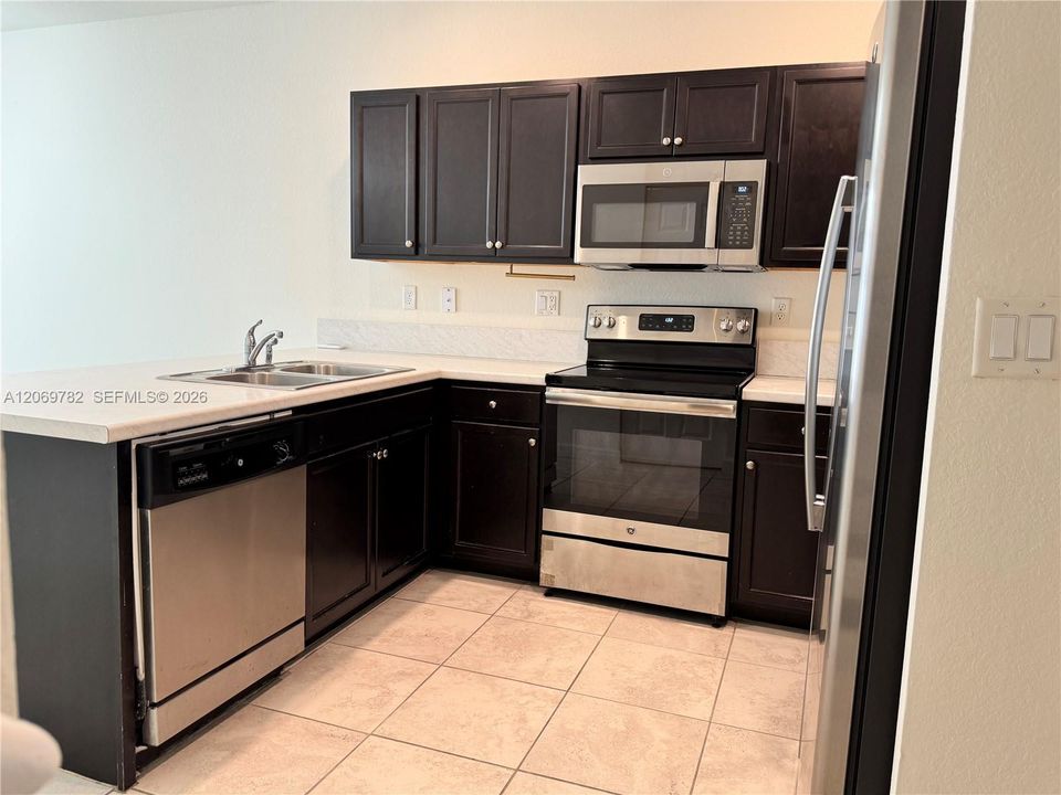 For Rent: $2,900 (3 beds, 3 baths, 1870 Square Feet)