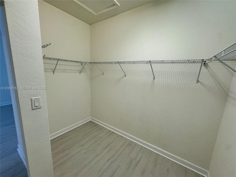 For Rent: $2,900 (3 beds, 3 baths, 1870 Square Feet)