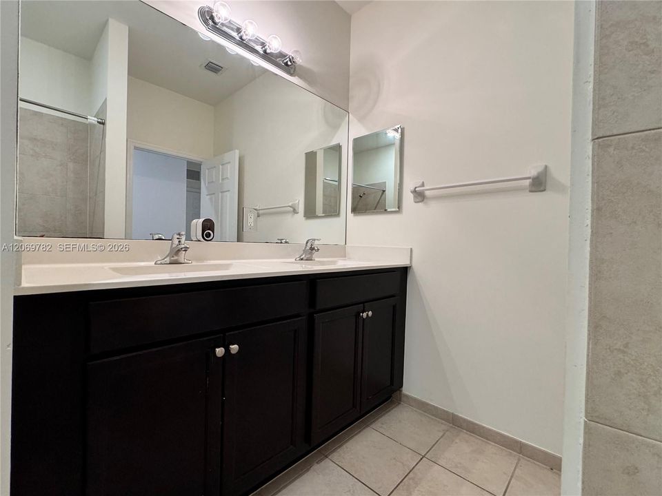 For Rent: $2,900 (3 beds, 3 baths, 1870 Square Feet)