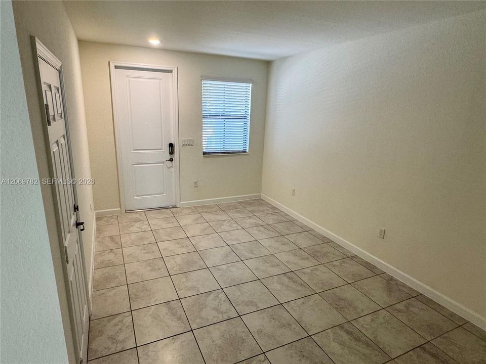 For Rent: $2,900 (3 beds, 3 baths, 1870 Square Feet)