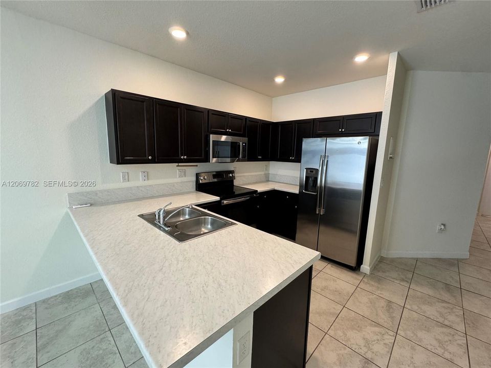 For Rent: $2,900 (3 beds, 3 baths, 1870 Square Feet)