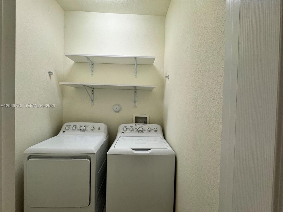 For Rent: $2,900 (3 beds, 3 baths, 1870 Square Feet)