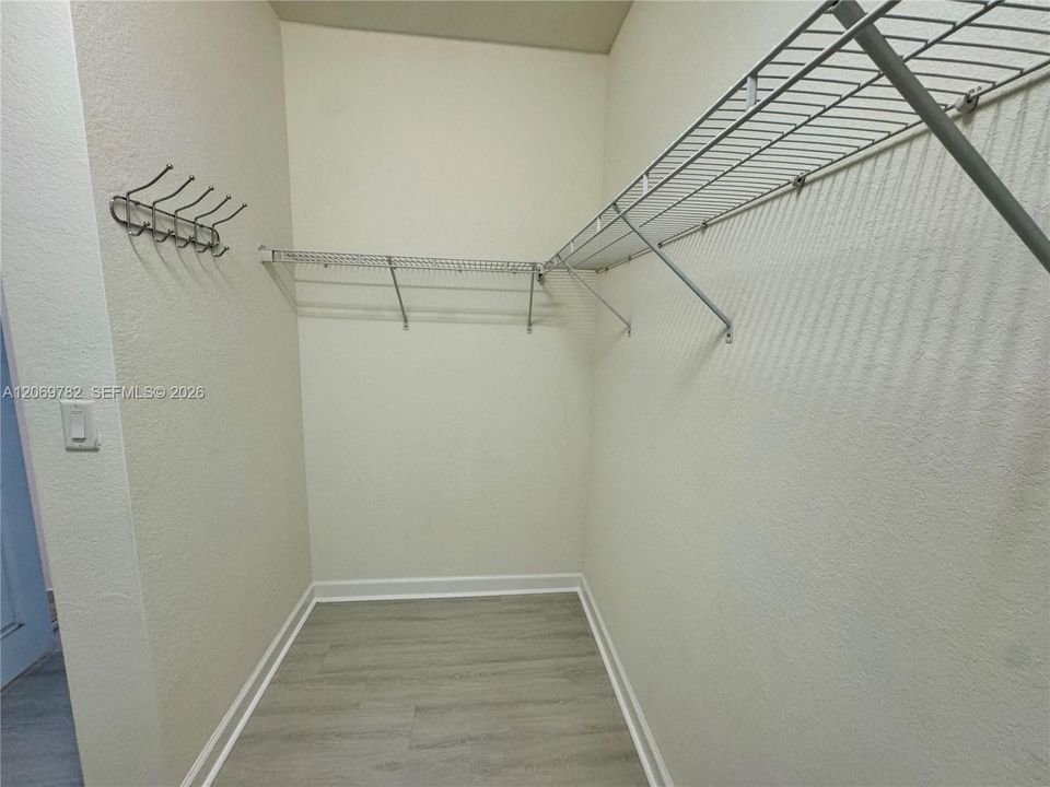 For Rent: $2,900 (3 beds, 3 baths, 1870 Square Feet)