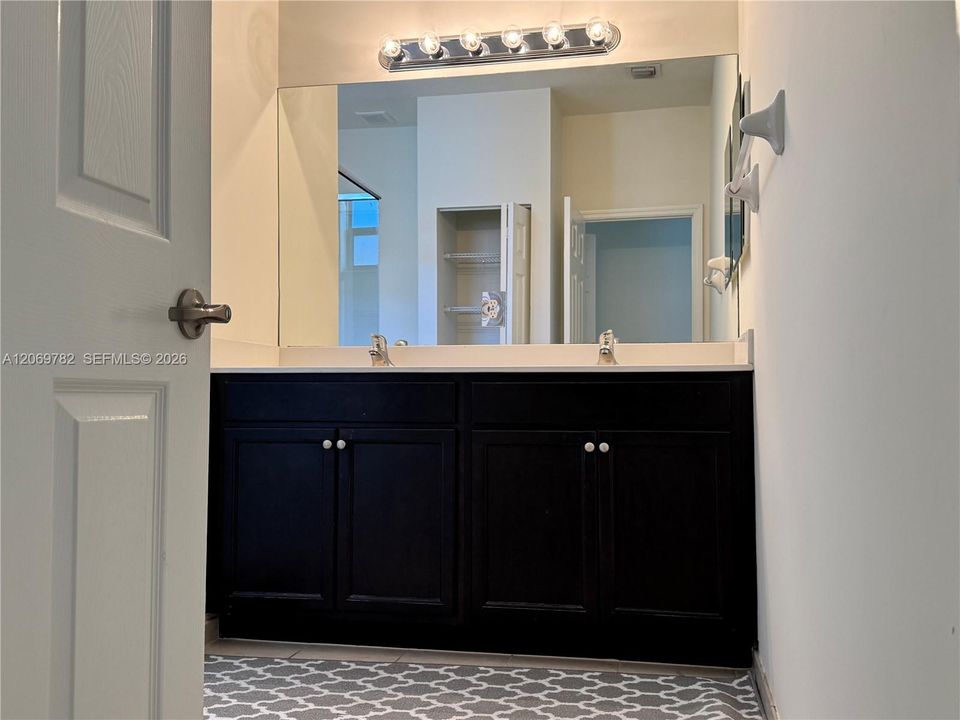 For Rent: $2,900 (3 beds, 3 baths, 1870 Square Feet)