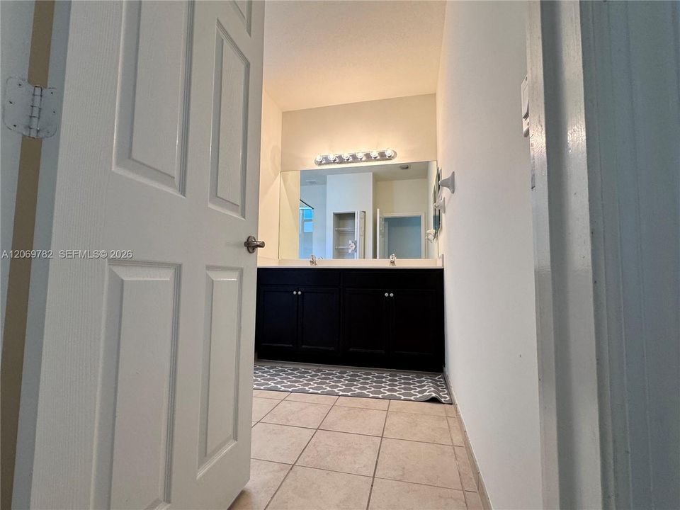 For Rent: $2,900 (3 beds, 3 baths, 1870 Square Feet)