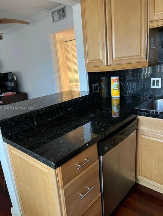 В аренду: $2,100 (1 спален, 1 ванн, 638 Квадратных фут)