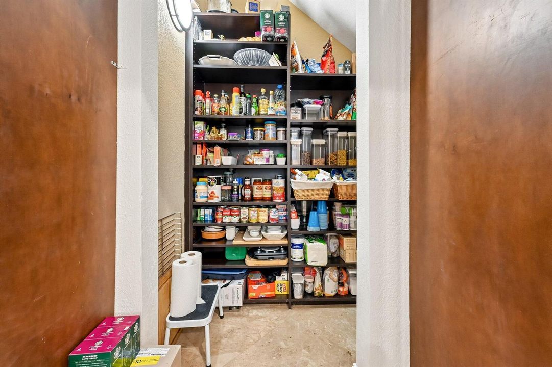 15-web-or-mls-Victoria Pointe Ln-S0808-0
