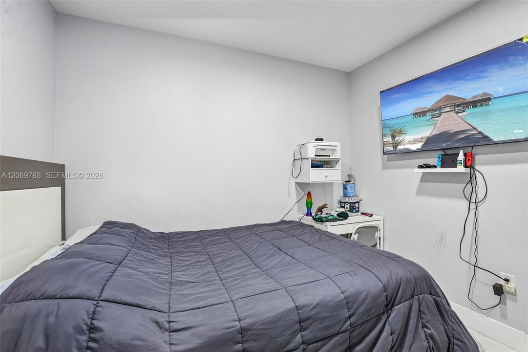For Rent: $3,350 (3 beds, 1 baths, 1184 Square Feet)