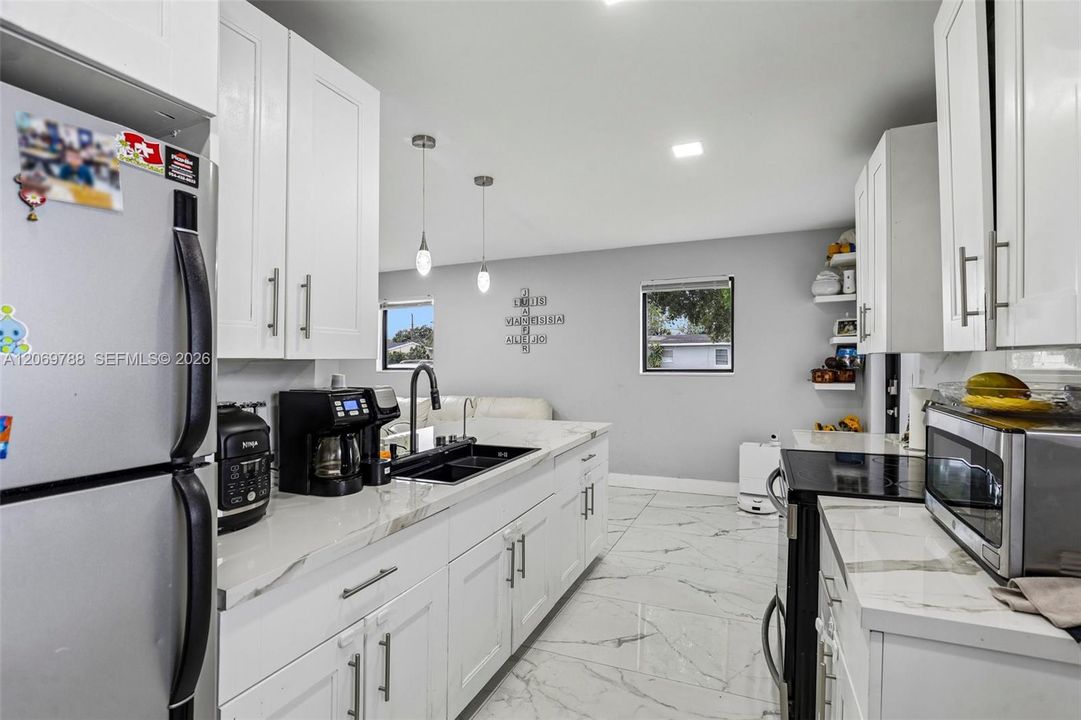 For Rent: $3,350 (3 beds, 1 baths, 1184 Square Feet)