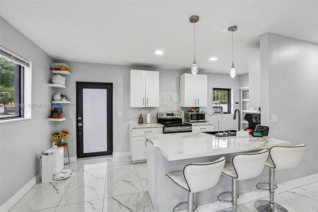 For Rent: $3,350 (3 beds, 1 baths, 1184 Square Feet)