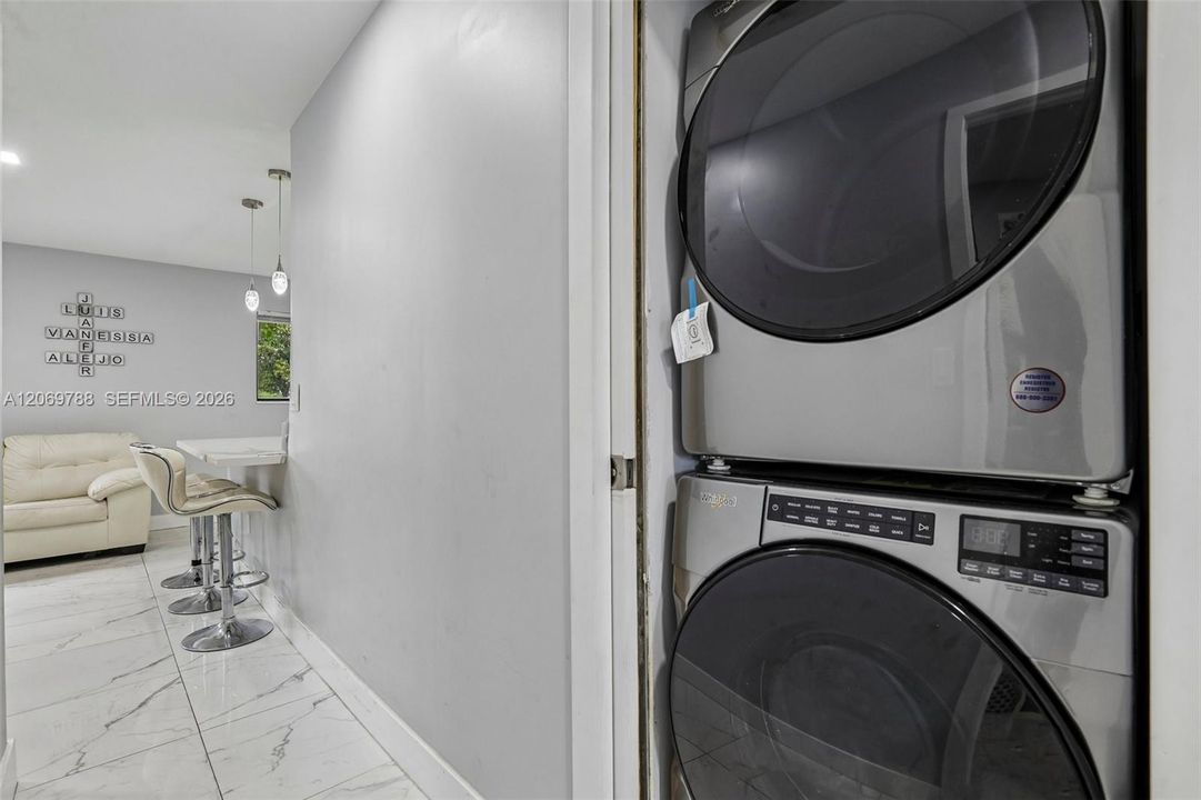 For Rent: $3,350 (3 beds, 1 baths, 1184 Square Feet)