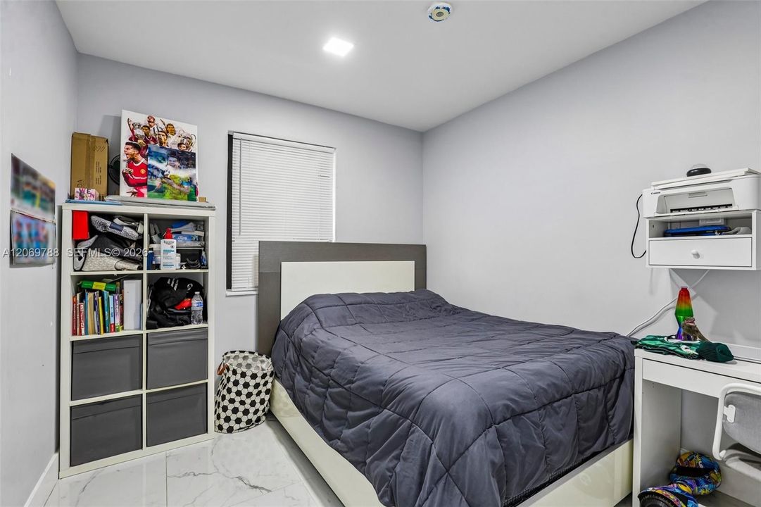 For Rent: $3,350 (3 beds, 1 baths, 1184 Square Feet)