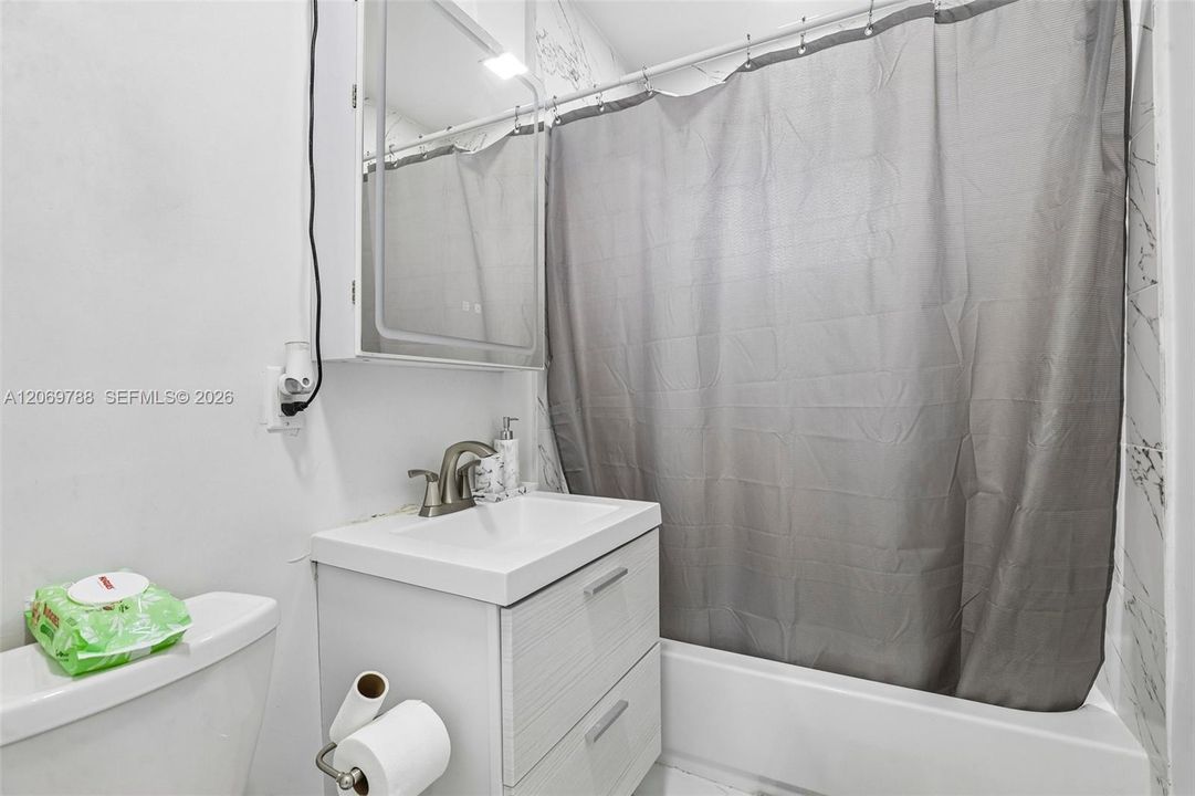 For Rent: $3,350 (3 beds, 1 baths, 1184 Square Feet)