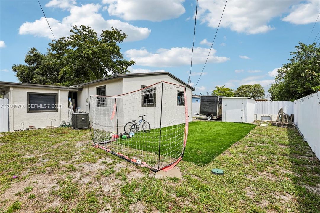 For Rent: $3,350 (3 beds, 1 baths, 1184 Square Feet)