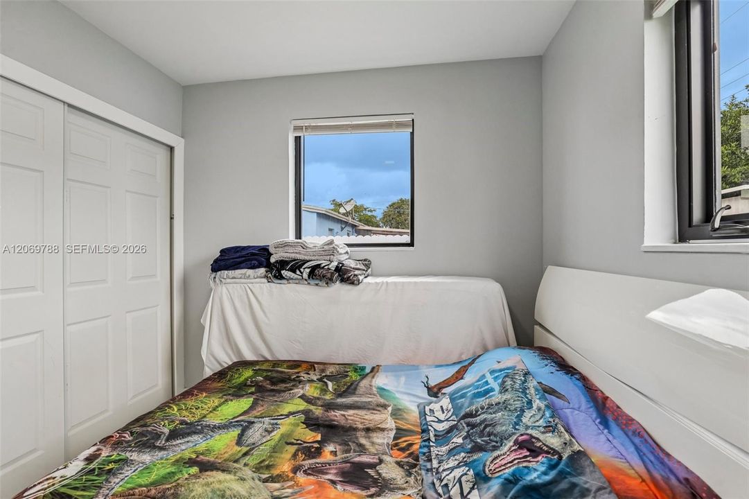 For Rent: $3,350 (3 beds, 1 baths, 1184 Square Feet)