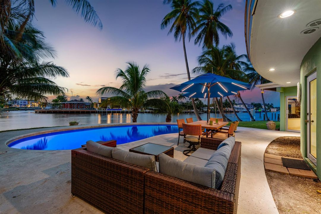 POOL_ANGLE_RIGHT_SUNSET