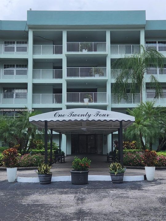 For Rent: $3,500 (3 beds, 2 baths, 1620 Square Feet)