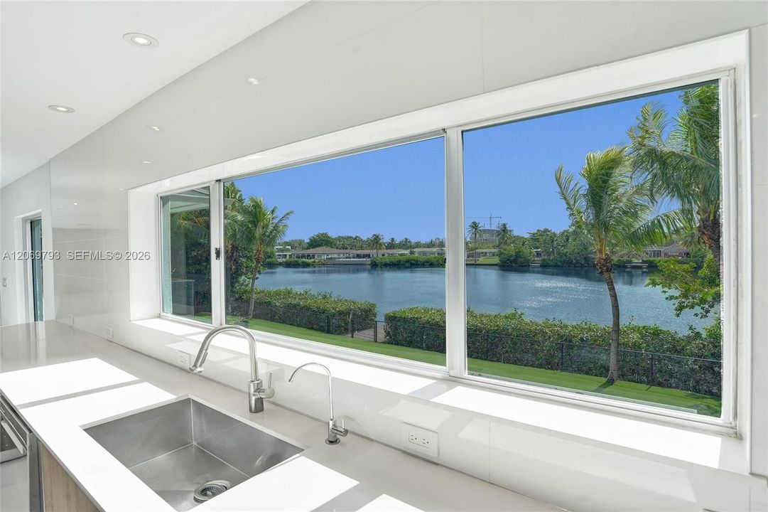 For Sale: $2,650,000 (6 beds, 5 baths, 3462 Square Feet)