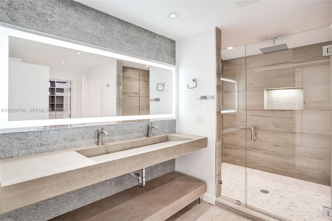 For Sale: $2,650,000 (6 beds, 5 baths, 3462 Square Feet)