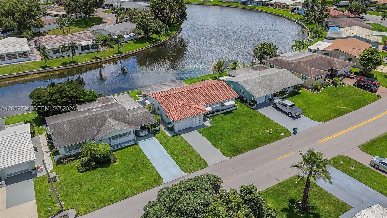For Sale: $334,900 (2 beds, 2 baths, 1182 Square Feet)
