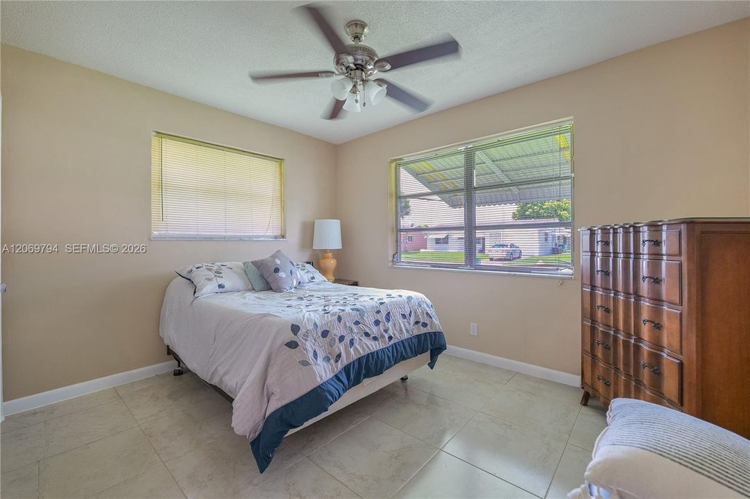 For Sale: $334,900 (2 beds, 2 baths, 1182 Square Feet)
