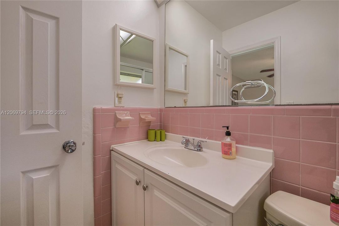 For Sale: $334,900 (2 beds, 2 baths, 1182 Square Feet)