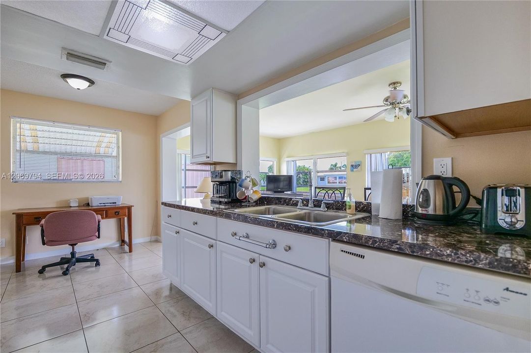 For Sale: $334,900 (2 beds, 2 baths, 1182 Square Feet)