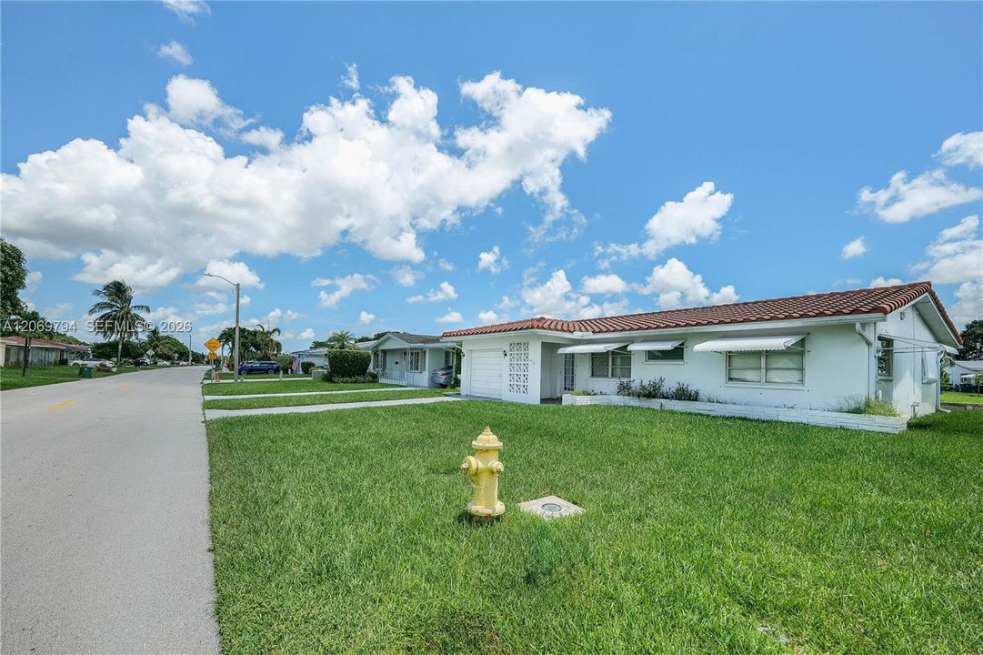 For Sale: $334,900 (2 beds, 2 baths, 1182 Square Feet)